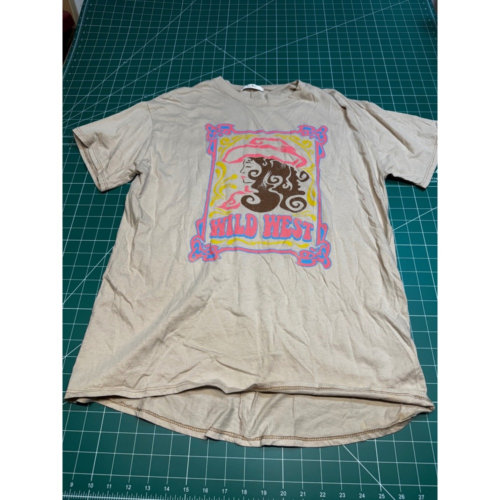 Tres Bien Wild West Graphic T-Shirt Tan Beige Retro Cowgirl Short Sleeve Tee